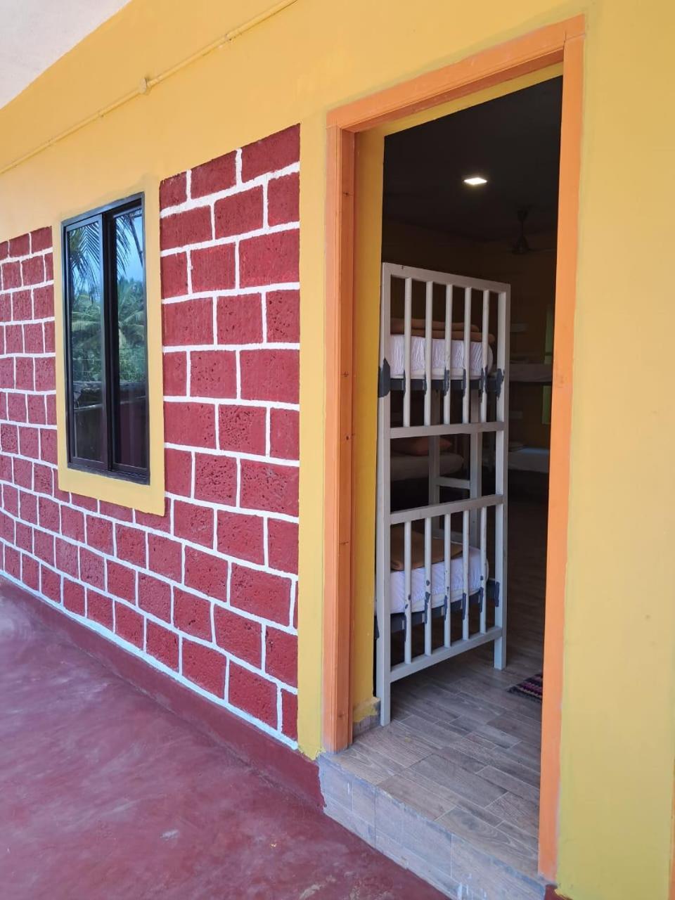 Trippr Gokarna - Beach Hostel Экстерьер фото
